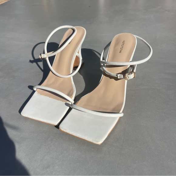 White Square-Toe Heel - Picture 2 of 3